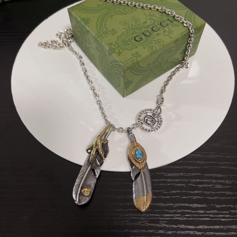G*u*i necklaces